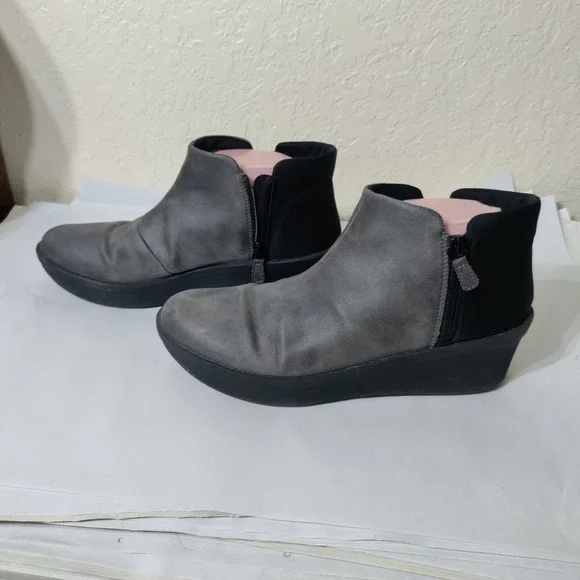 Clarks Cloudsteppers Step Rose Up Ankle Boots Womens 9 Gray Wedge Comfort
