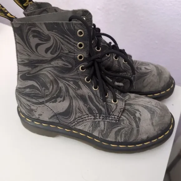 DR MARTENS 1460 PASCAL MARBLED SUEDE LACE UP BOOTS WOMEN'S SIZE 6- BLACK/GREY
