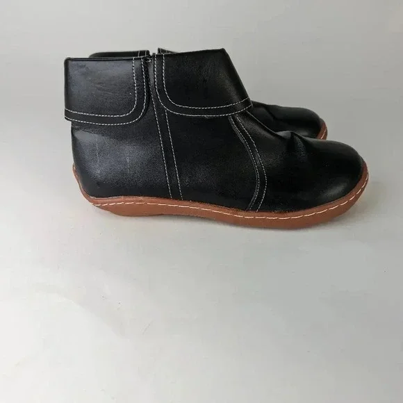 NWOT Stitch Side Ankle Boots 9