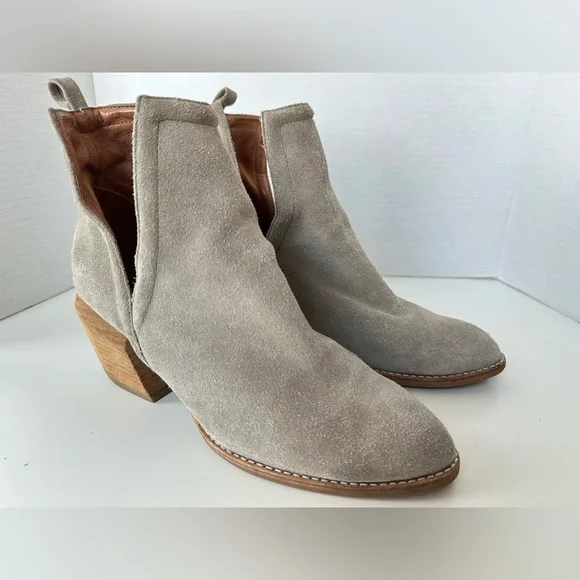 Jeffrey Campbell Orwell Side Slit Suede Ankle Booties Size 9