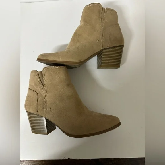 Apt. 9 Tan Ankle Suede Booties Size 7.5