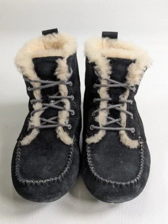 Ugg Chickaree Moccasin Black Suede Boots Women's Size 7  Shearling lined