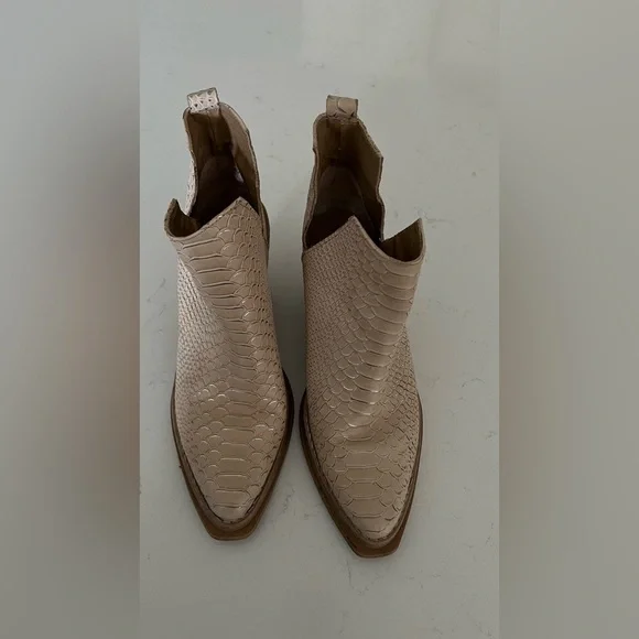 Melihan Textured Beige Ankle Boots size 9