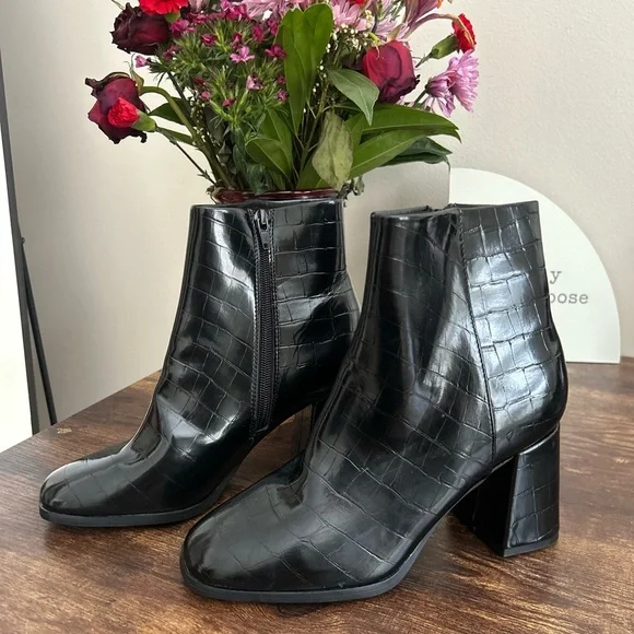 NWNT Madden Girl Black Croc-Pattern Ankle Booties
