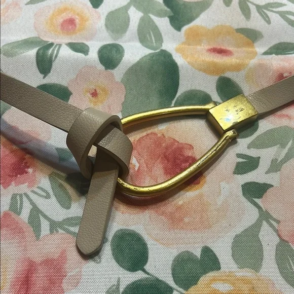 💥 2/$10 H&M thin Beige Leather tie Belt with Gold Buckle