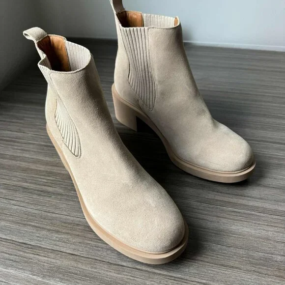 Andre Assous Gemma Chelsea Bootie Boots Size 9.5 $150 in Sesame Beige