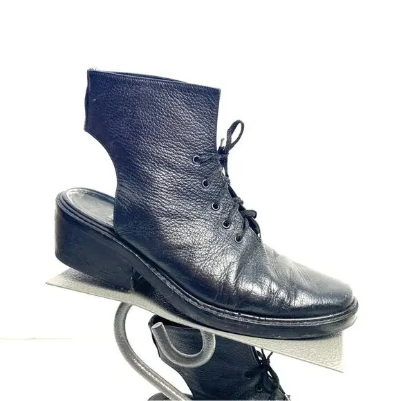 Academia Black Lace Up Pebbled Leather Boots Shoes Size 7.5