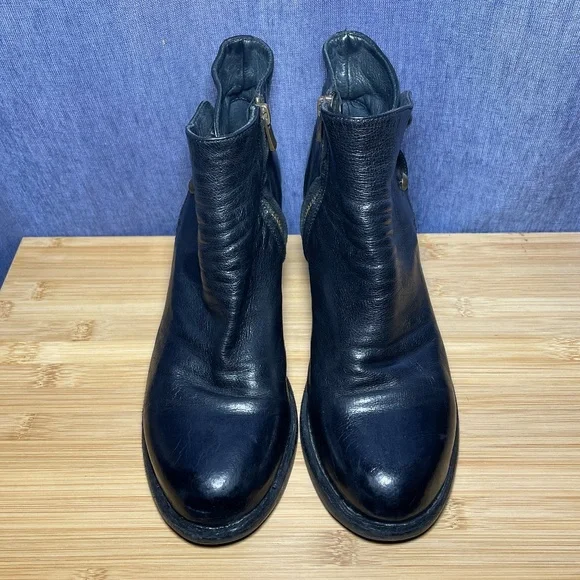 Officine Creative Giselle Black Leather Ankle Boots With Buttons Sz 38 US 8 Rad