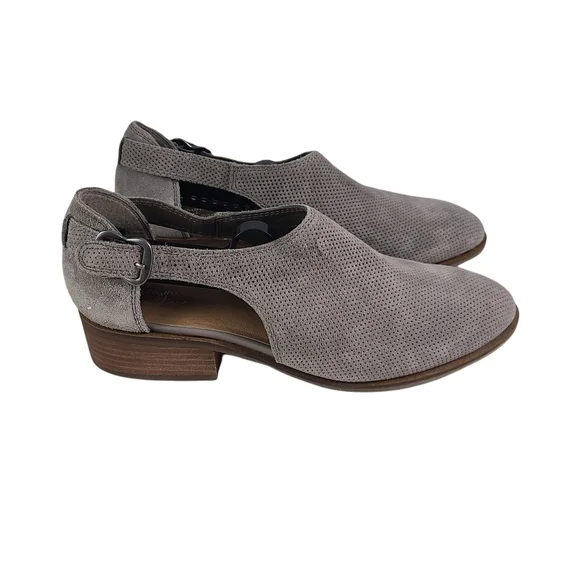 Crown Vintage Charmed Booties Taupe size 9.5‎
