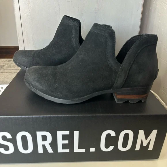 Sorel Lolla Cut-Out Leather Suede Booties Boots 9.5