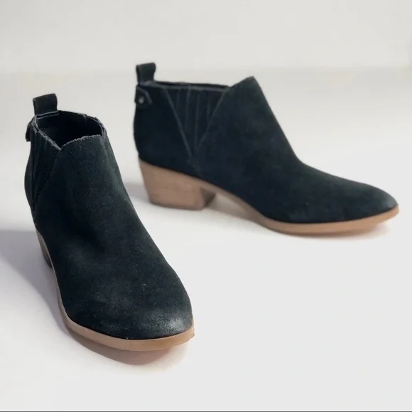 NWOB Marc Fisher black suede ankle booties almond toe pull tab elastic gore 7.5
