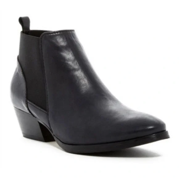 Aquatalia‎ Fiona Black Leather Chelsea Booties Made in Italy Almond Toe 6.5