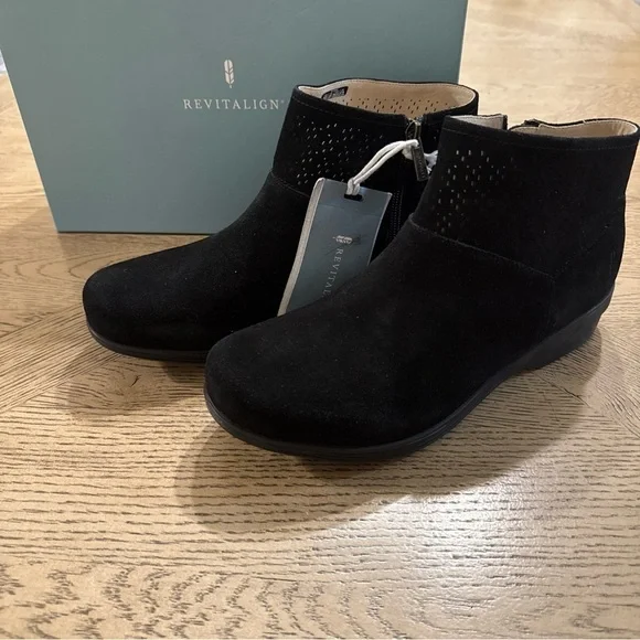 Revitalign Del Mar Boots Black APMA Approved w/Orthotic Support Women’s 10 New