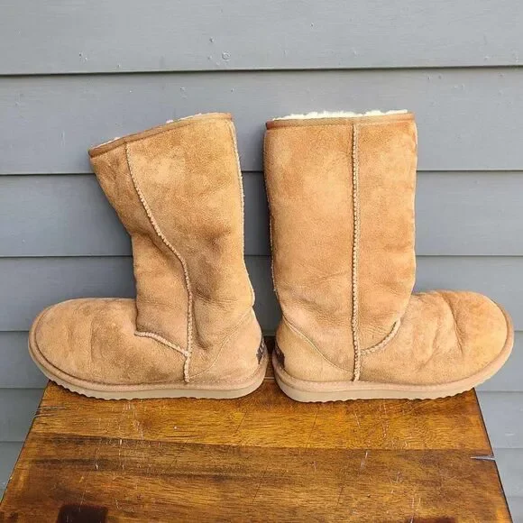UGG Original Tan Suede Shearling Boot size 6