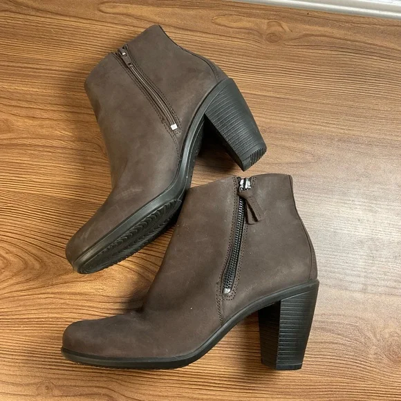 Ecco Brown Leather Ankle Boots NEW! Size 37