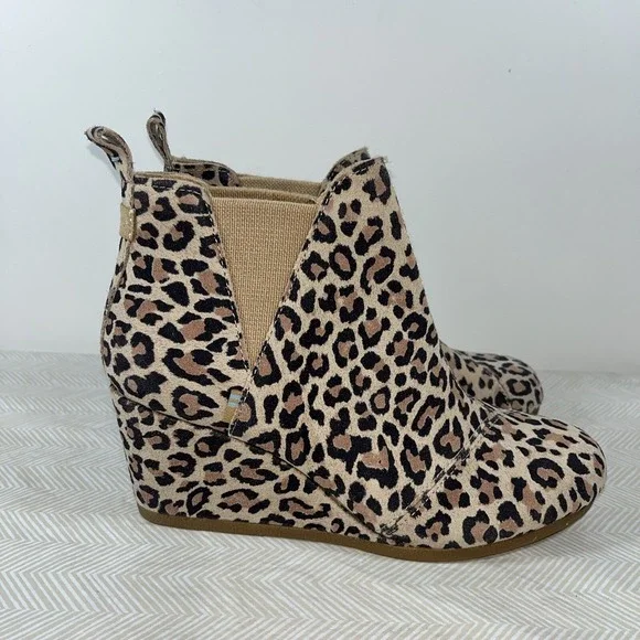 Toms Kelsey Desert Tan Leopard Pull On Wedge Heel Suede Ankle Boot Sz 8.5 Comfor