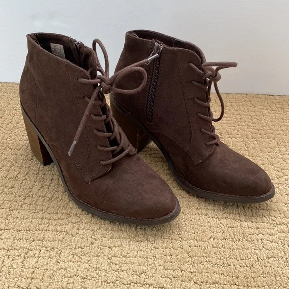 Rocket Dog Suede Tie Bootie - Brown‎ - Size 6 - EUC