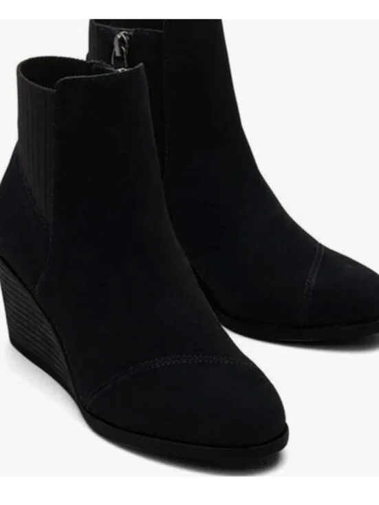 Sleek Black Suede Ankle Boots. Three Inche Heels. Stylish.