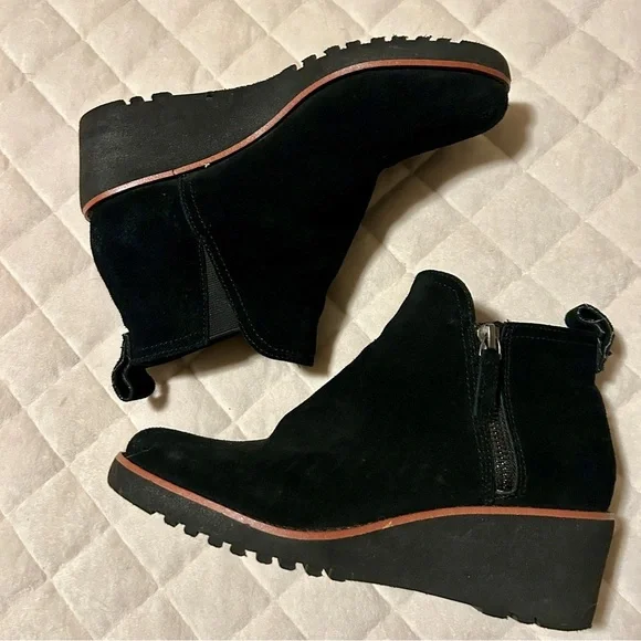 Sanctuary Evolve Wedge Bootie black suede w/ brown trim