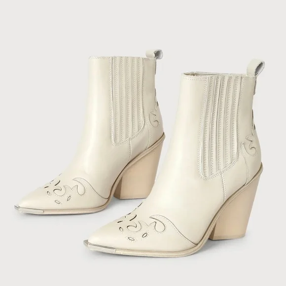 Steve Madden Cream Ankle Booties Sz7M Leather Excellent Conditions Almost New
