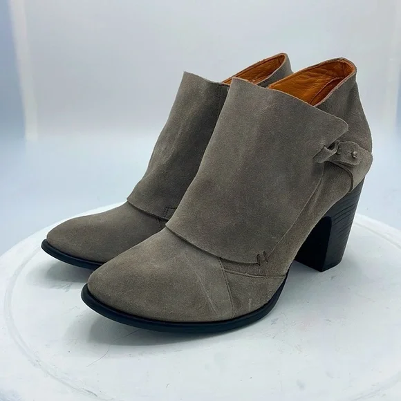 NWOT-Coclico Suede Ankle Boots/Booties