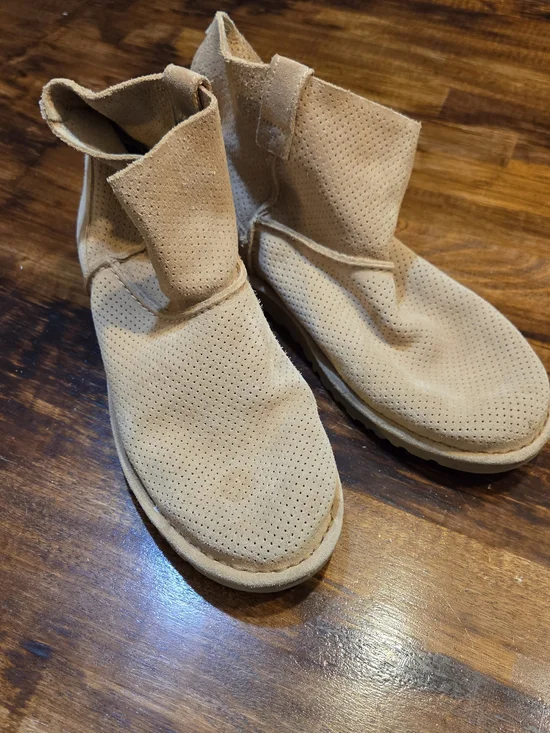 UGG Women's Classic Unlined Mini Perf Boots Size 9 Tan Gorpcore Preppy Boho