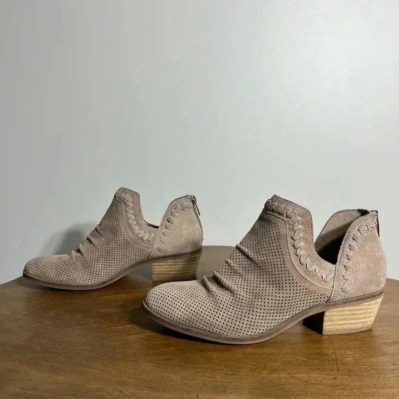 Vince‎ Camuto Nude Suede Booties 7.5