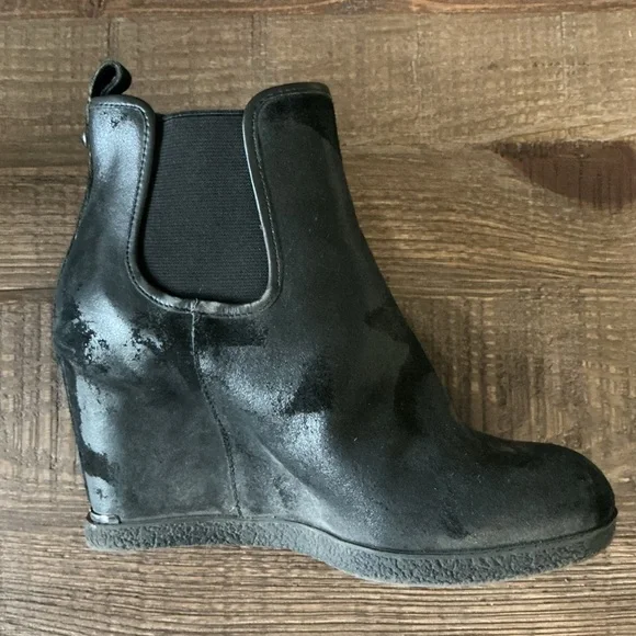 Donald J. Pilner Dillion Black Distressed Ankle Wedge Boots Size 6.5