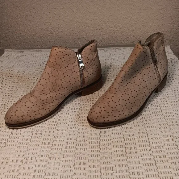 Bata women's tan beige leather laser cut out double zipper ankle boots sz 6.5 US