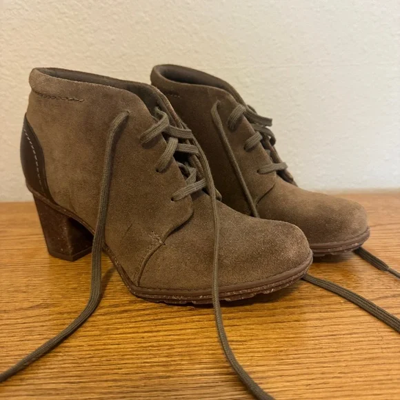 Clarks Women's US 6.5 Brown Suede Ankle Boots, Was $129