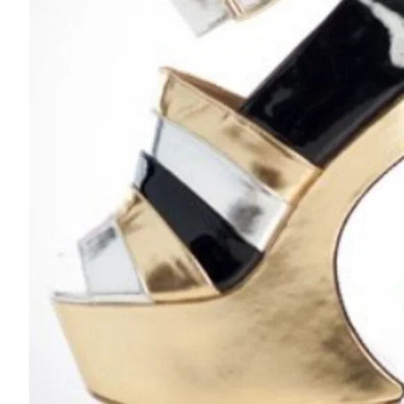 Curved Metallic Heel-Less Platforms