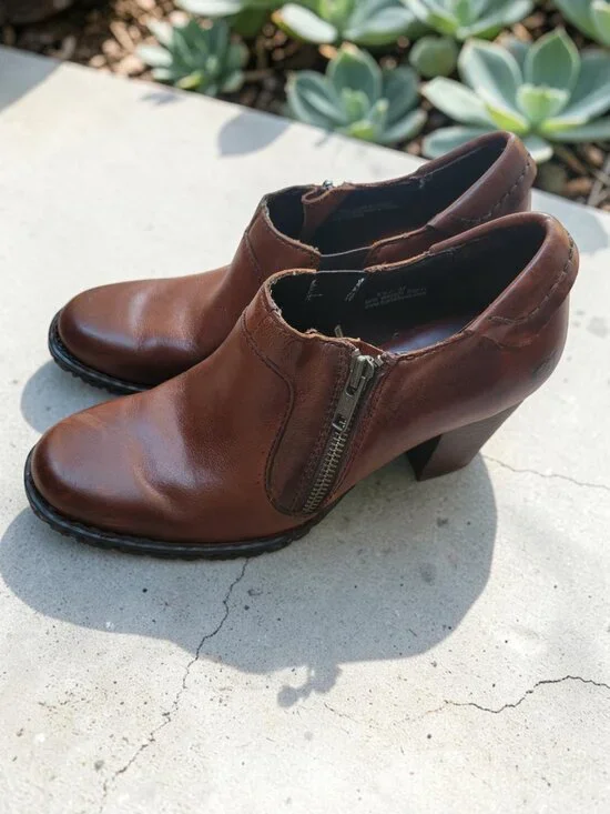 Børn Leather Side-Zip Heeled Ankle Booties  Brown Cottagecore Boho Academia