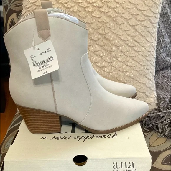 a.n.a. Womens Delno Stacked Heel Cream‎ Bootie Size 11M