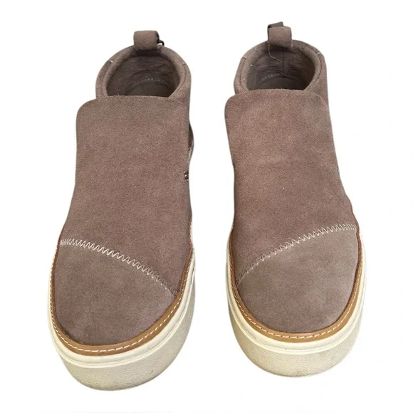 TOMS Paxton Slip On Taupe Suede Ankle Bootie w/heel tassel.SZ.7.