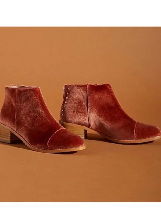New Anthropologie Rust Orange Rounded Toe Velvet Ankle Boots size 7.5 M