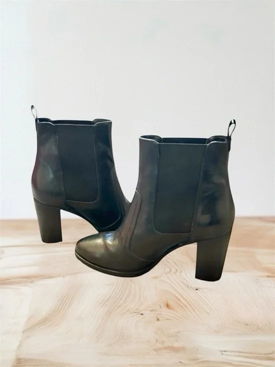 Seychelles Hustle Platform Chelsie Black Pull On Heeled Boots Womens size 9