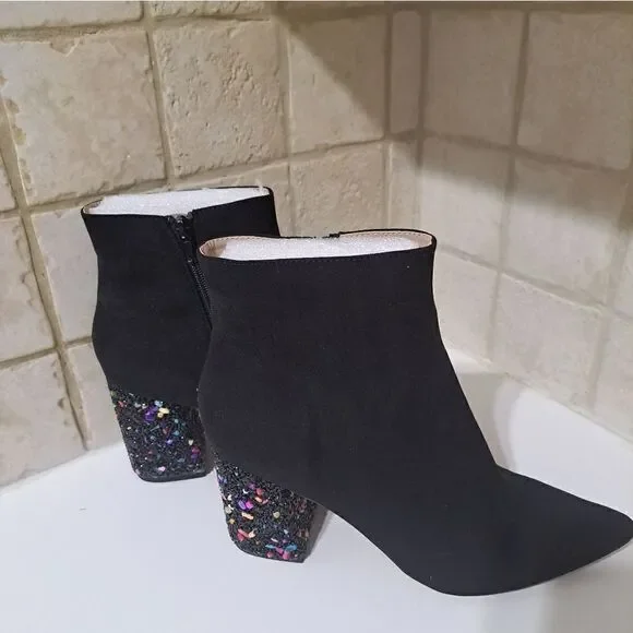 Betsey Johnson Riverr Rock Candie Black Suede Ankle Boots Size 6