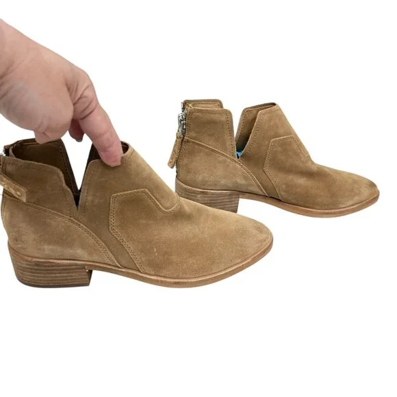 NWOT Dolce Vita Titus Suede Leather Slip On women's ankle booties size 9