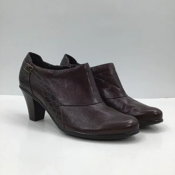 Women's 10M Clarks Bendables Dark Brown Leather Ankle Booties Boots Heels