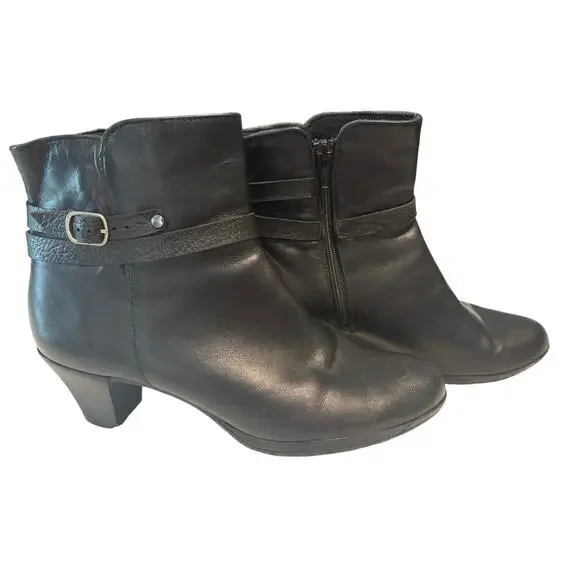 Munro American Black Leather Ankle Boots Buckle Detail Side Zip Comfort Size 7.5