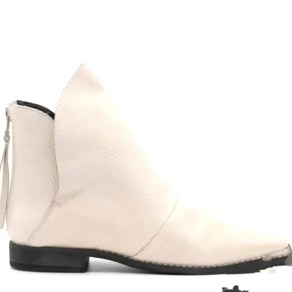 Golo Scrunch Booties White Leather Draped Ankle Boot.. Size 8