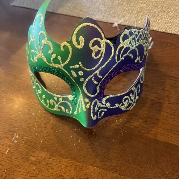 Masquerade mask‎