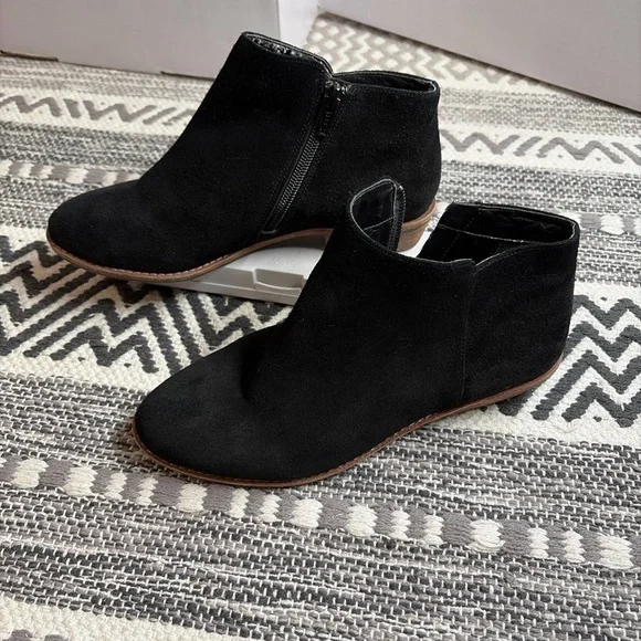 Gianni Bini Black Suede Ankle Booties Women’s 6.5 Side Zip Low Heel