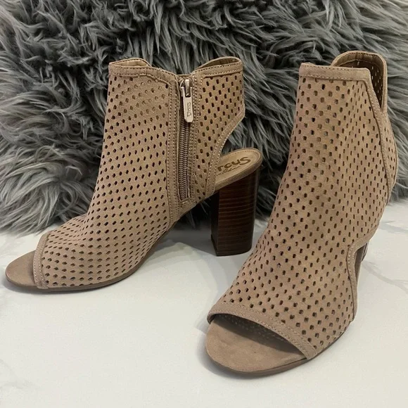 CIRCUS BY SAM EDELMAN emerson peep toe chunky heel bootie size 9