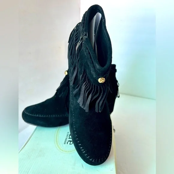 NIB Bella Marie Faux Suede Black Campus Wedge Ankle Boots