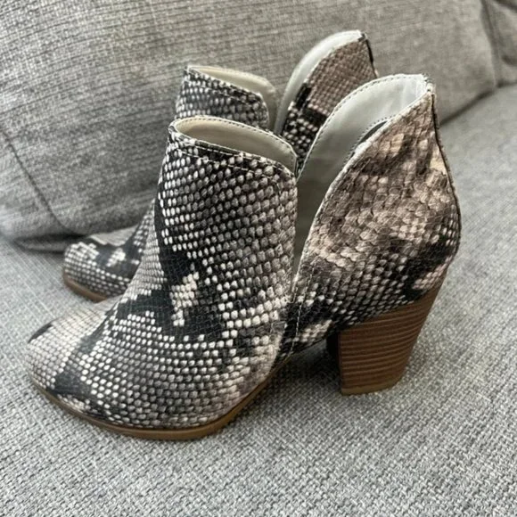 Fergalicious by‎ Fergie Charley Snakeskin Print Heeled Boots Size 6.5M