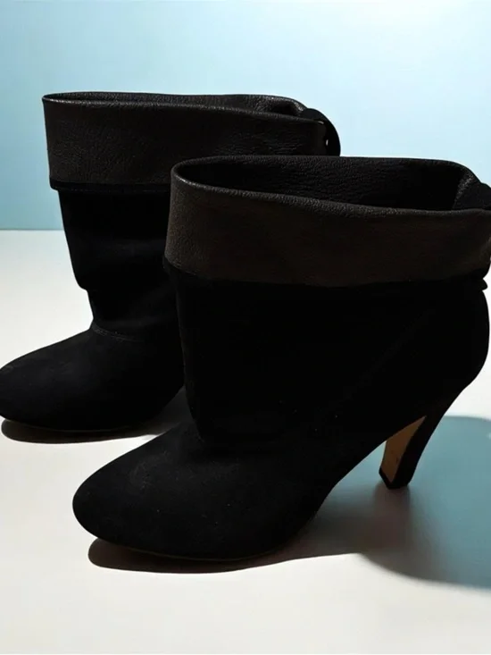 Ann Taylor Women’s Black Suede Heel Cuff Ankle Bootie Size 7M Classic VTG