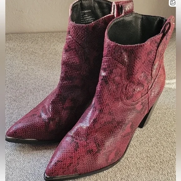 Steve Madden Women’s Red Snake Print Ankle Boots Size 10