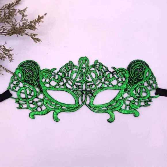 Enchant in Green: Green Musical Lace Masquerade Mask for Elegant Evenings (New)