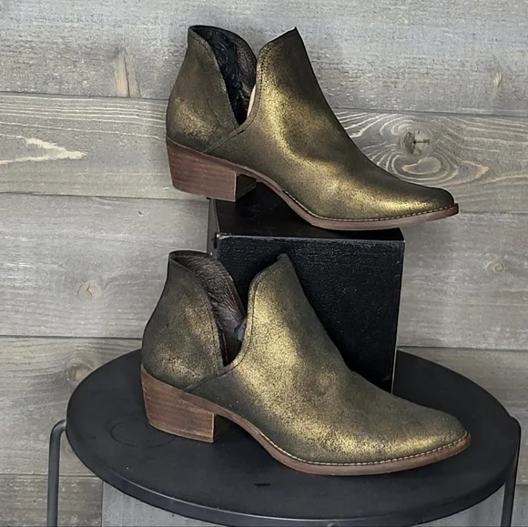 Musse & Cloud Anthropologie Online Exclusive Pointed Toe Metallic Booties